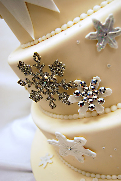 Winter Wedding Cakes on Winter Wedding Inspiration And Ideas         Designer Chair Covers To